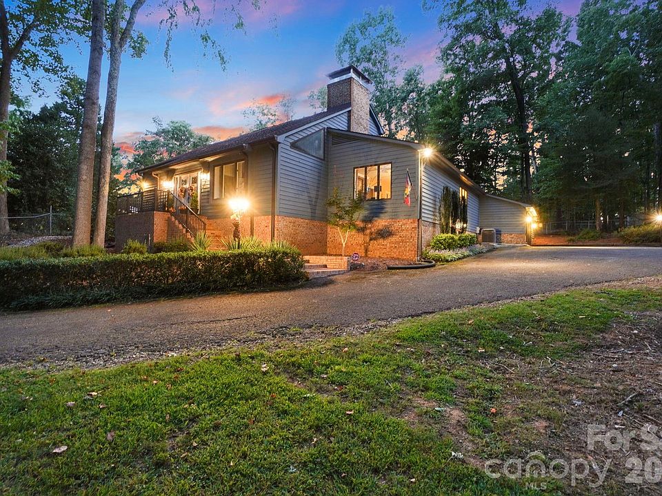 1st image of 211 Lamplighter Ln