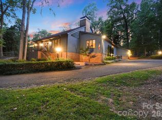 211 Lamplighter Ln, Mount Holly, NC 28120
