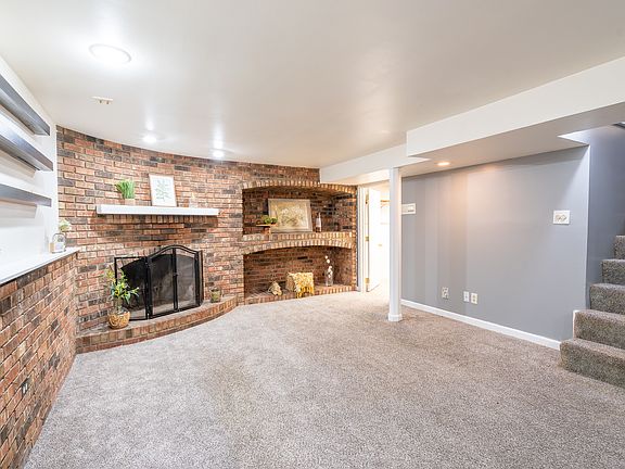 4th image of 1607 Hovey Ave