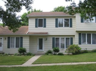 1108 Oleson Rd, Waterloo, IA 50702