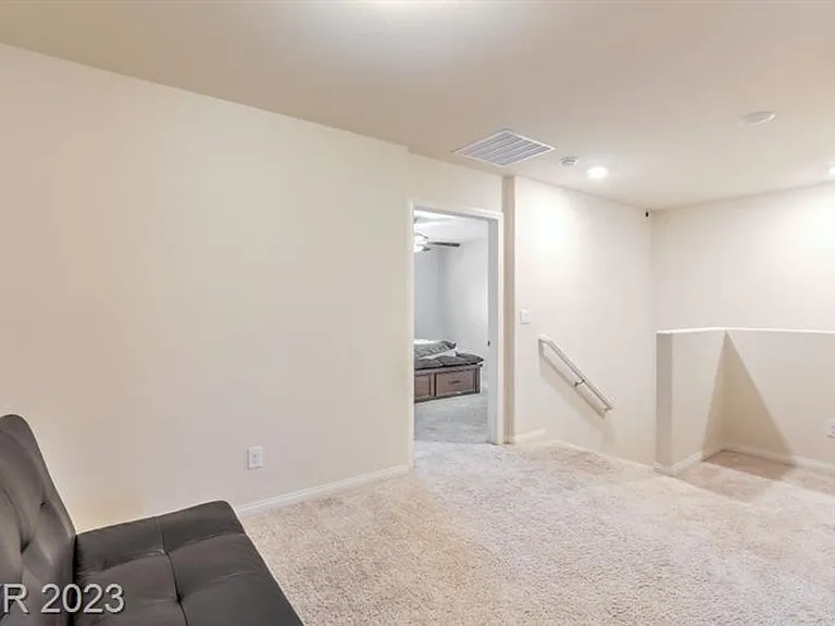 7431 Sunray Point St — Photo 10
