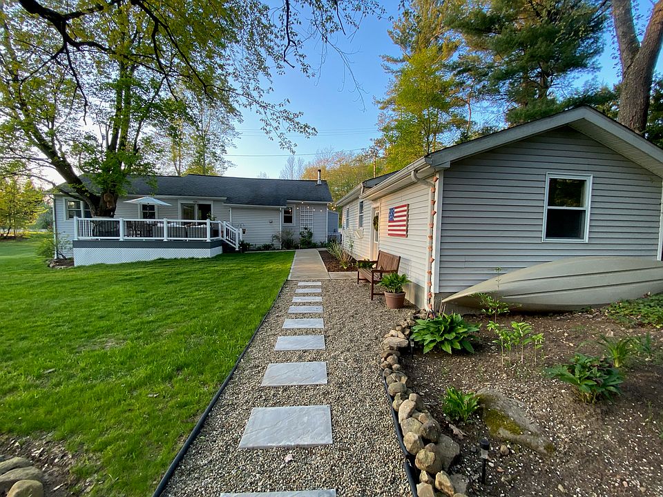 2nd image of 13693 Butternut Rd