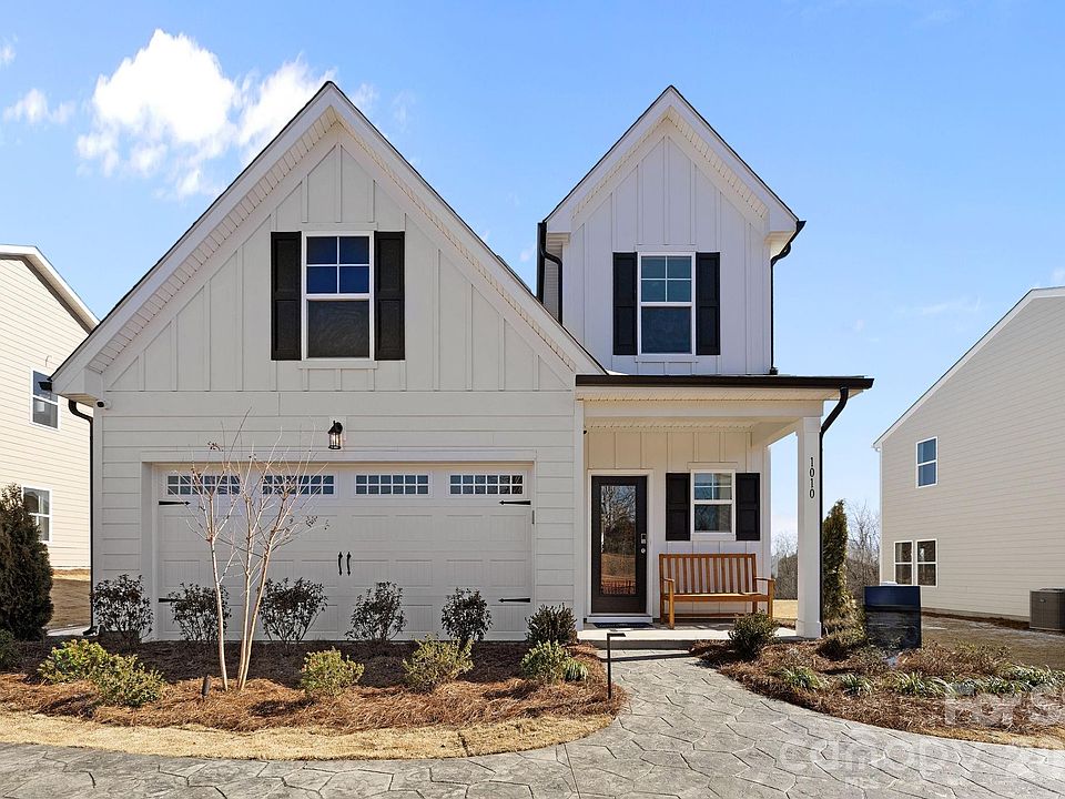 1st image of 1043 Rocking Horse Rd