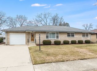 612 E 2nd St, Lockport, IL 60441