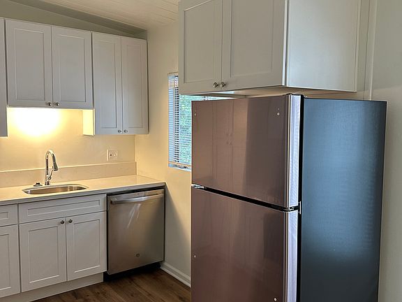 2nd image of 1930 Cheremoya Ave APT F