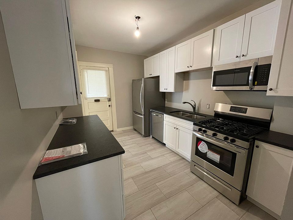 1st image of 352 Cretin Ave N APT 2