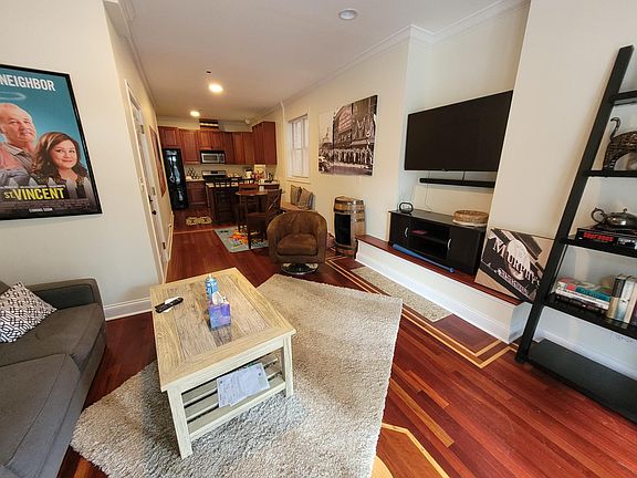 4th image of 1050 W Waveland Ave
