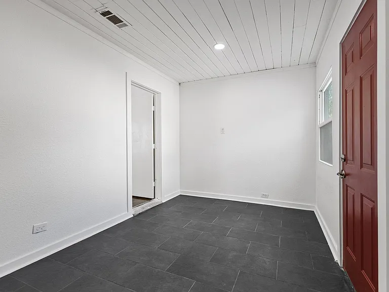 82 Vaughn Dr — Photo 21