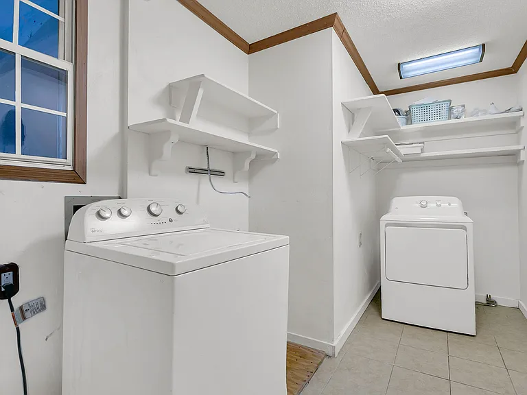 1195 King St — Photo 15