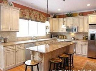 165 Crest Field Ln, North Kingstown, RI 02852