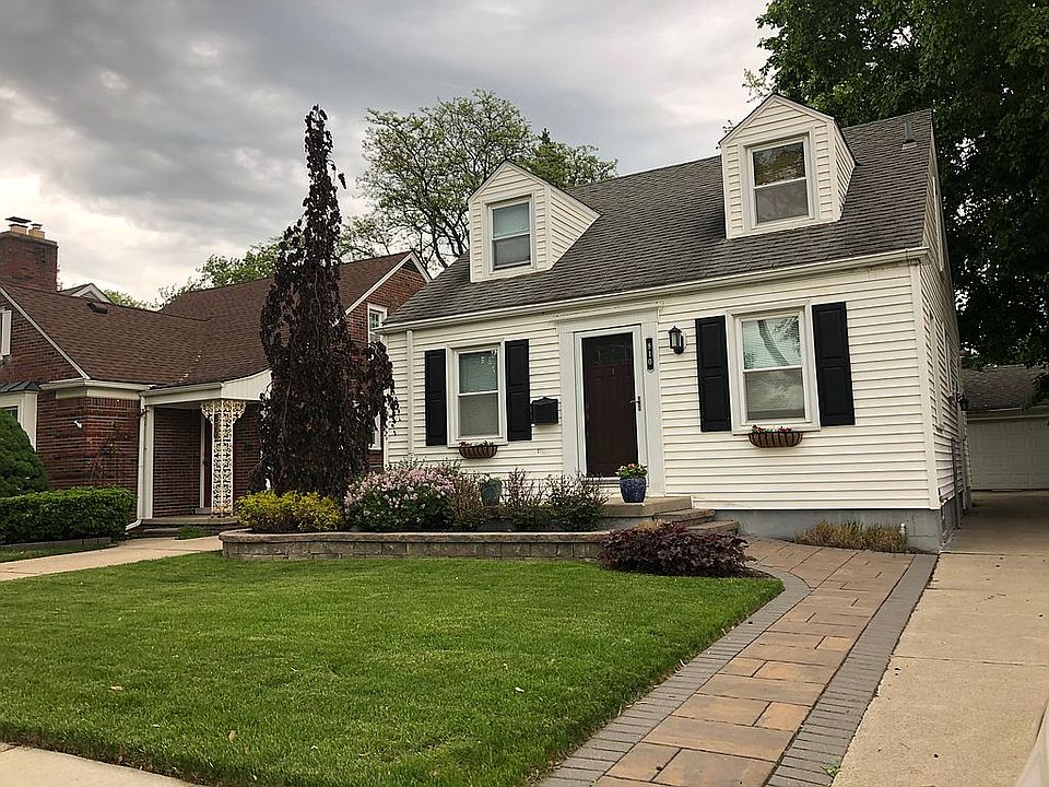 2nd image of 810 N Rosevere Ave