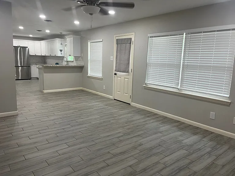 603 Center Way — Photo 3
