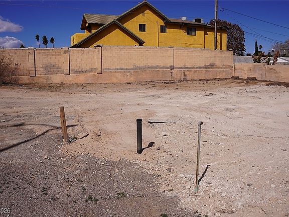 5th image of 1608 Eaton Dr
