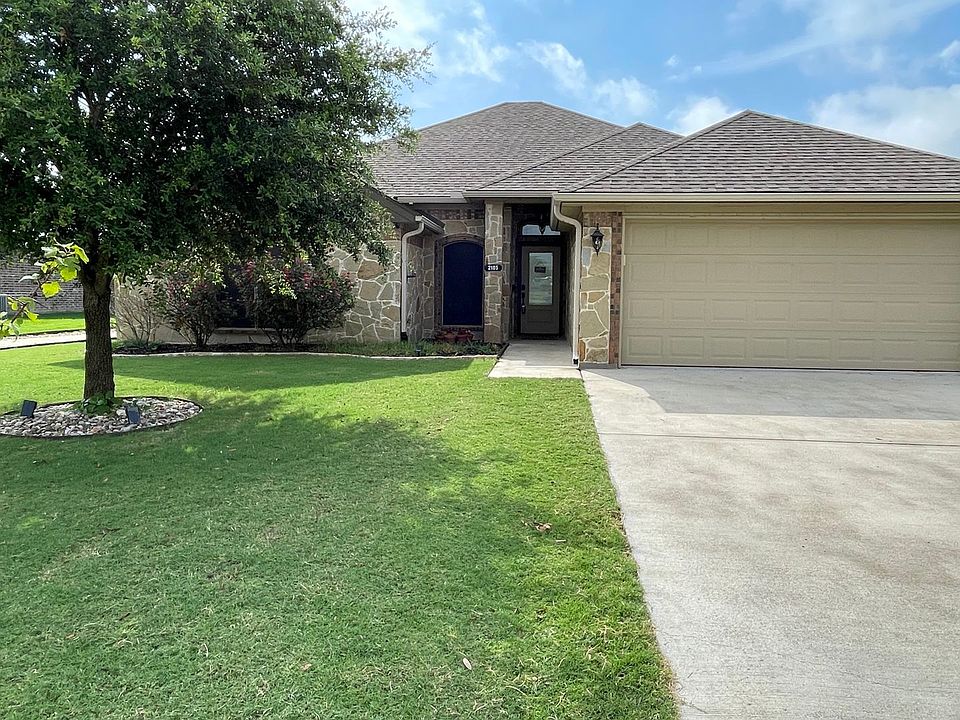 1st image of 2105 Briar Hollow Dr