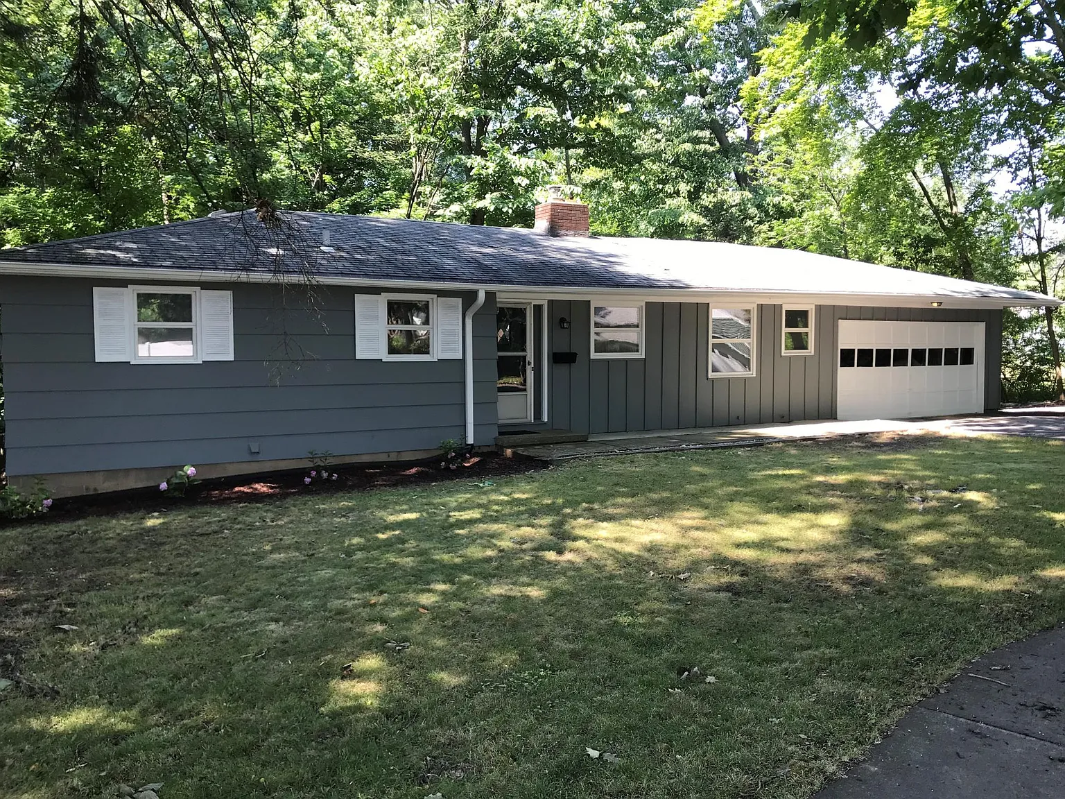 345 Russell Ave — Photo 2
