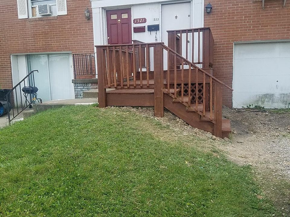 Front of duplex. The one for rent is to the right. New Porch.