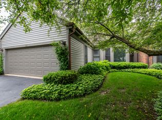 38 Warrington Dr, Lake Bluff, IL