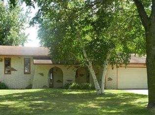 813 W 6th St, Litchfield, MN 55355