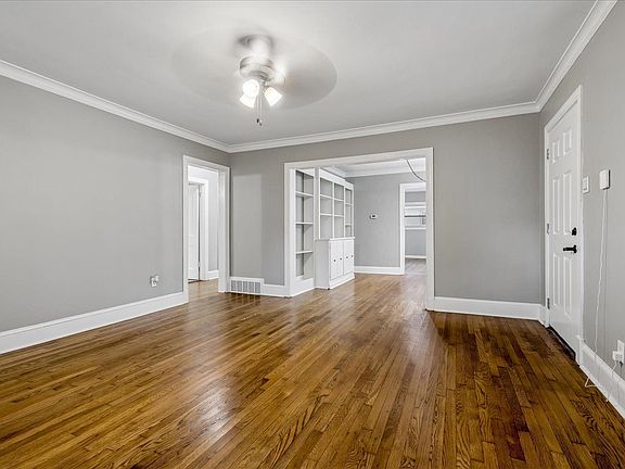 5th image of 702 Loeb St