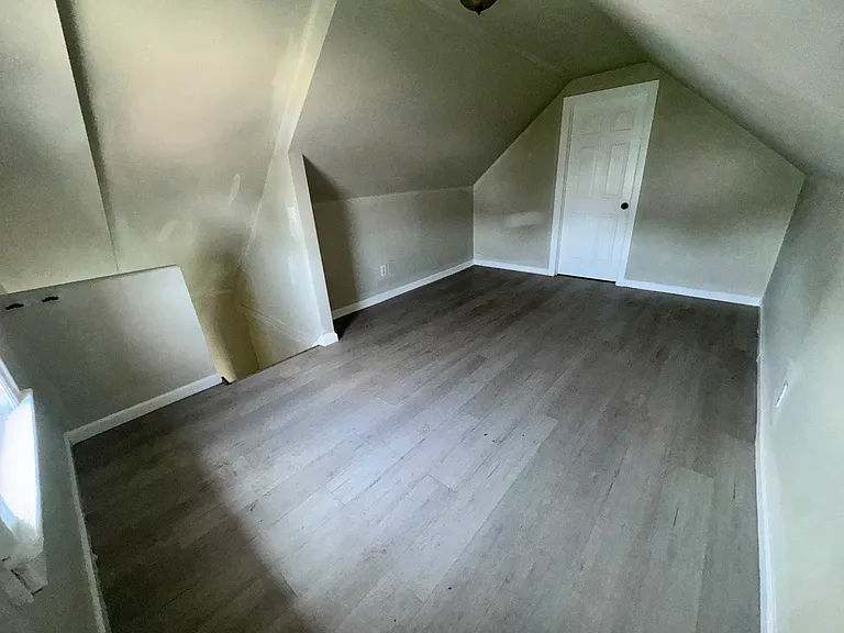 1043 Jefferson Ave #A — Photo 8
