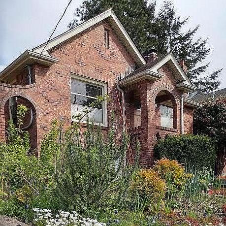 Exterior from the front garden