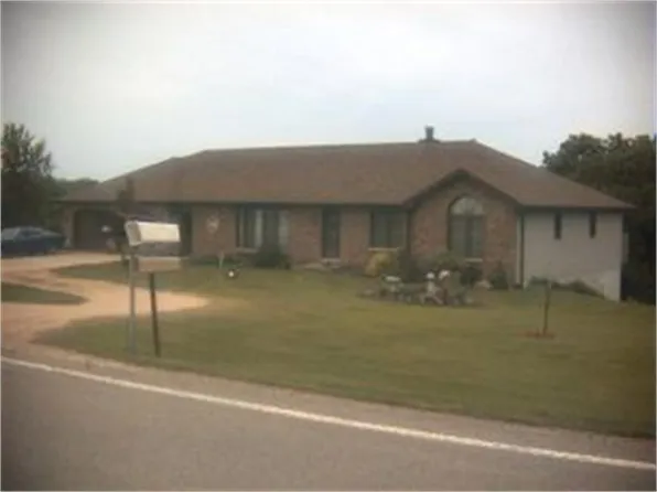 7803 Olde Davenport Rd, Dubuque, IA 52003