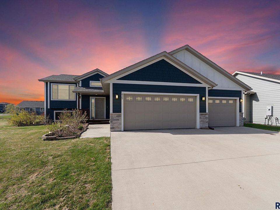 1st image of 615 Creekside Trl