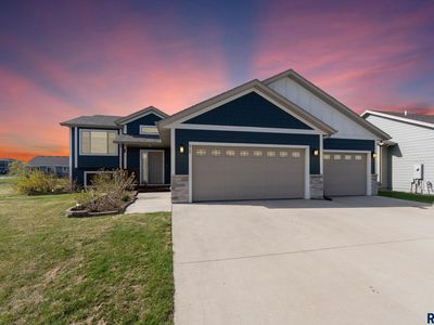 615 Creekside Trl, Harrisburg, SD, 57032