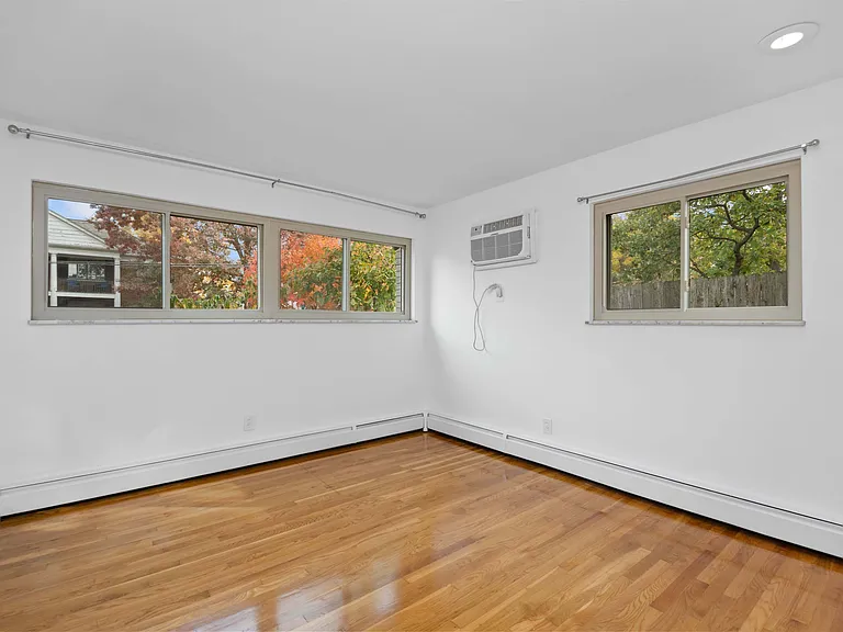 2821 Griffiths Ave — Photo 8