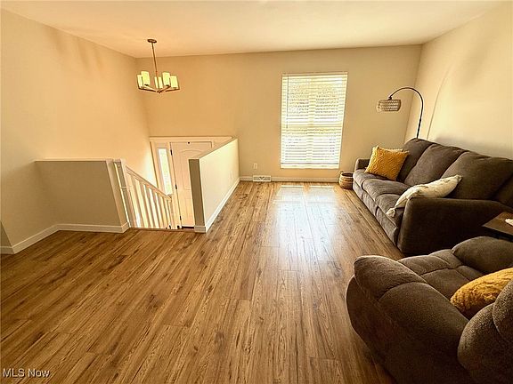 5th image of 132 Mound Dr