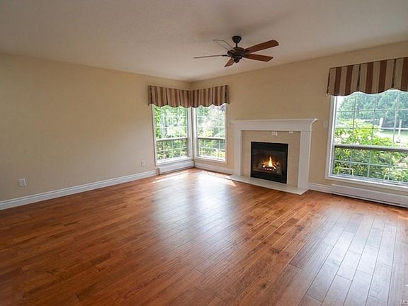 4th image of 766 Canyon Crescent Rd
