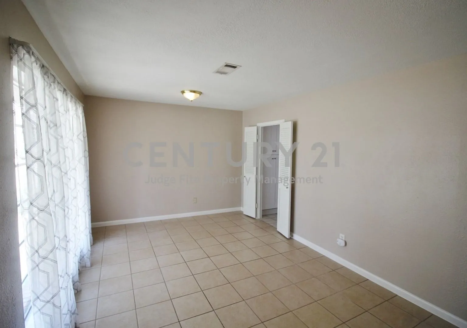 Updated 3/2/2 Situated on Corner Lot in Lancaster Ready For Move-In! — Photo 3