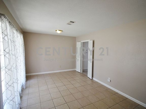 3rd image of 821 Rea Ave