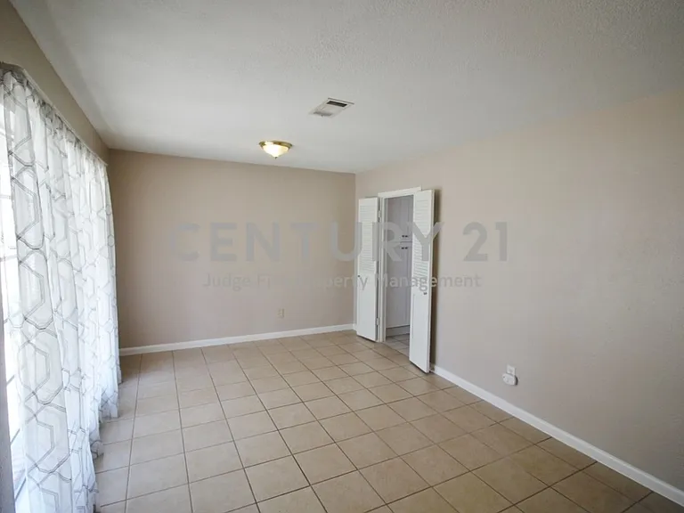 821 Rea Ave — Photo 3
