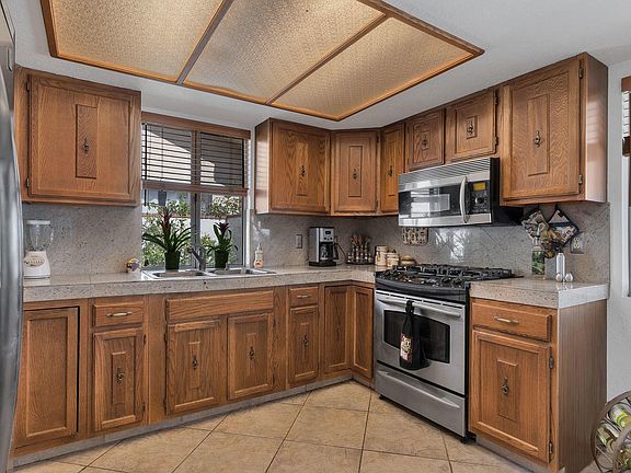 3rd image of 9560 Warwick Dr