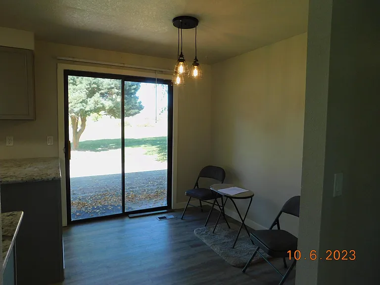 132 N Riverside Dr — Photo 14