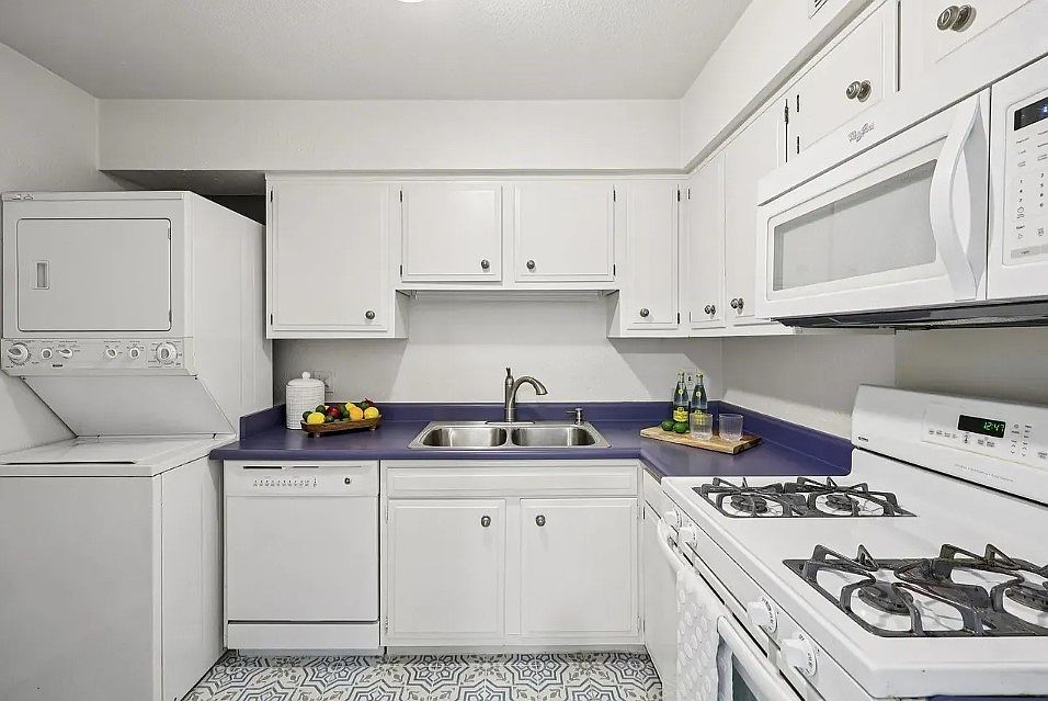 2nd image of 1401 Forest Edge Dr APT 22