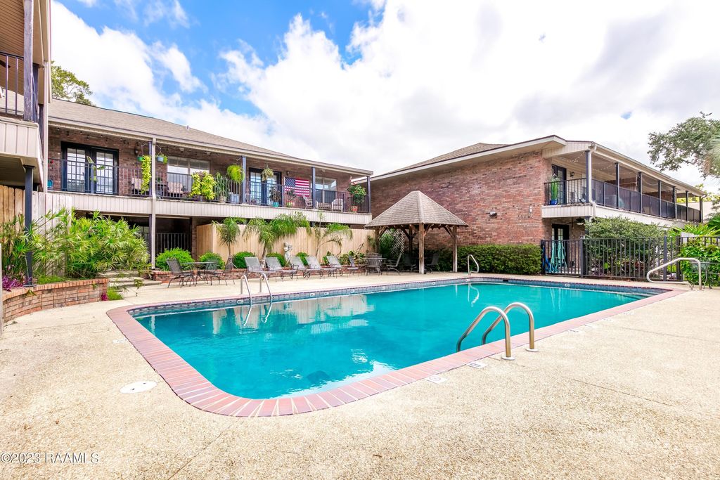 112 Hillside Dr APT 16, Lafayette, LA - View 2