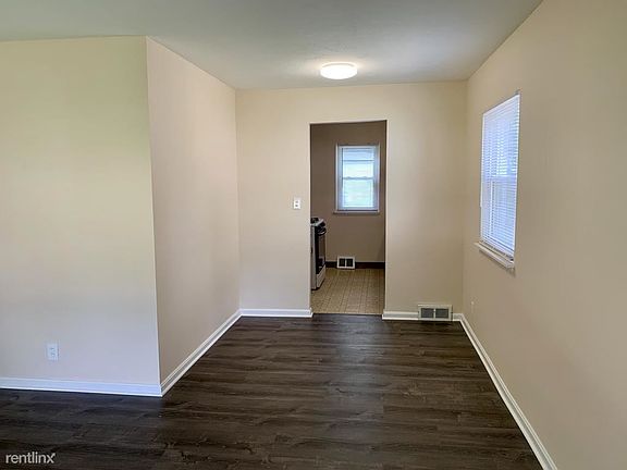 4th image of 26200 Drakefield Ave