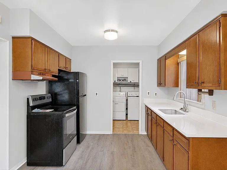 7420 Drexel St — Photo 11