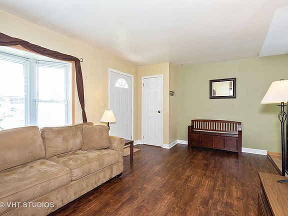 5th image of 392 E Lincoln Ave