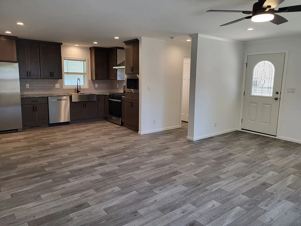 2 bed, 2.0 bath, 1251 sqft, $1,900 — Photo 2