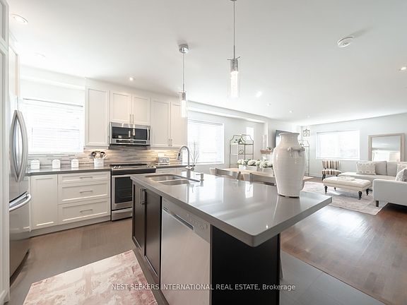 3rd image of 963 Avenue Rd #3