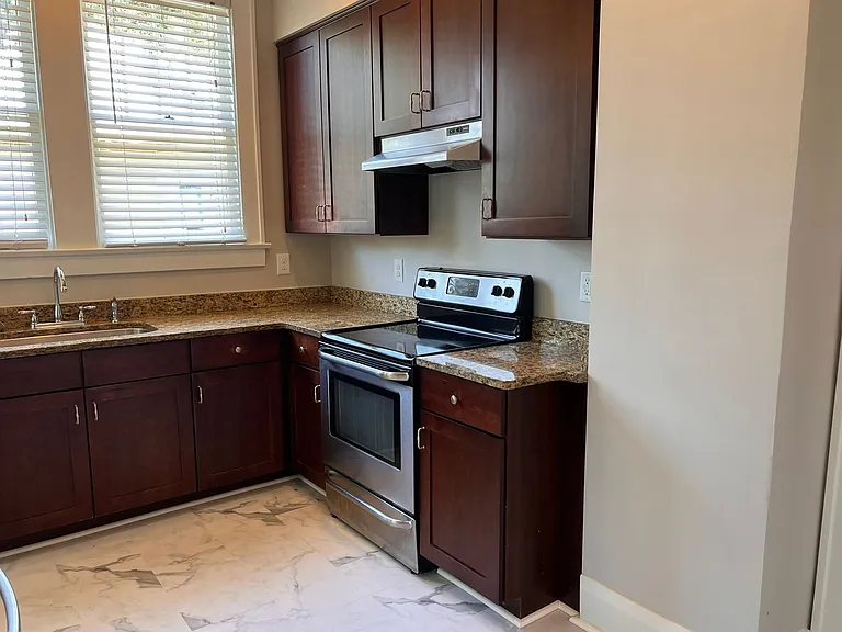 2404 N Morgan St — Photo 9