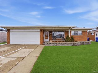 14135 Ivanhoe Dr, Warren, MI 48088