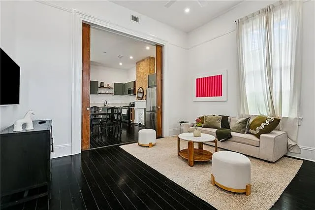2 bed, 1.0 bath, 1005 sqft, $2,225 — Photo 2