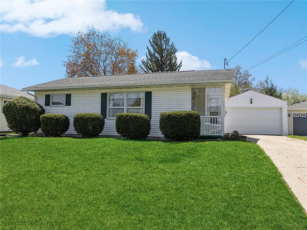 2005 N 2nd Ave E, Newton, IA 50208 Zillow