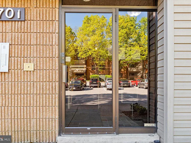1701 Mount Washington Ct #D — Photo 2
