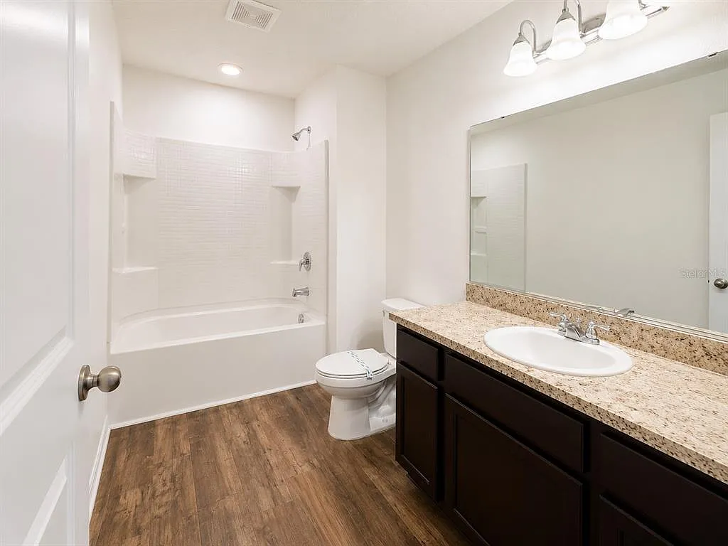 3 bed, 2.5 bath, 1404 sqft, $1,700 — Photo 4