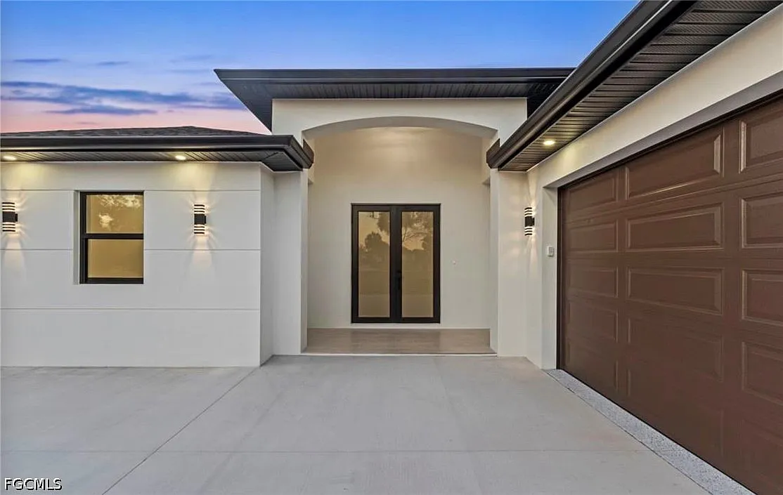 3 bed, 2.0 bath, 1733 sqft, $2,999 — Photo 1